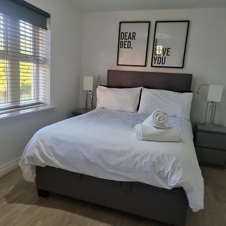 Bromley Common- Double Bedroom With En-Suite With Private Lounge In Shared Town House Exterior photo