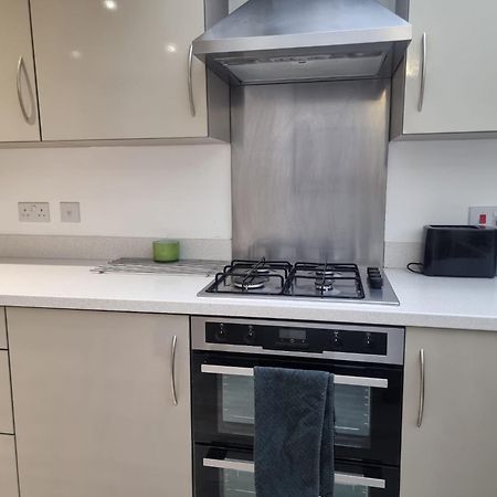 Bromley Common- Double Bedroom With En-Suite With Private Lounge In Shared Town House Exterior photo