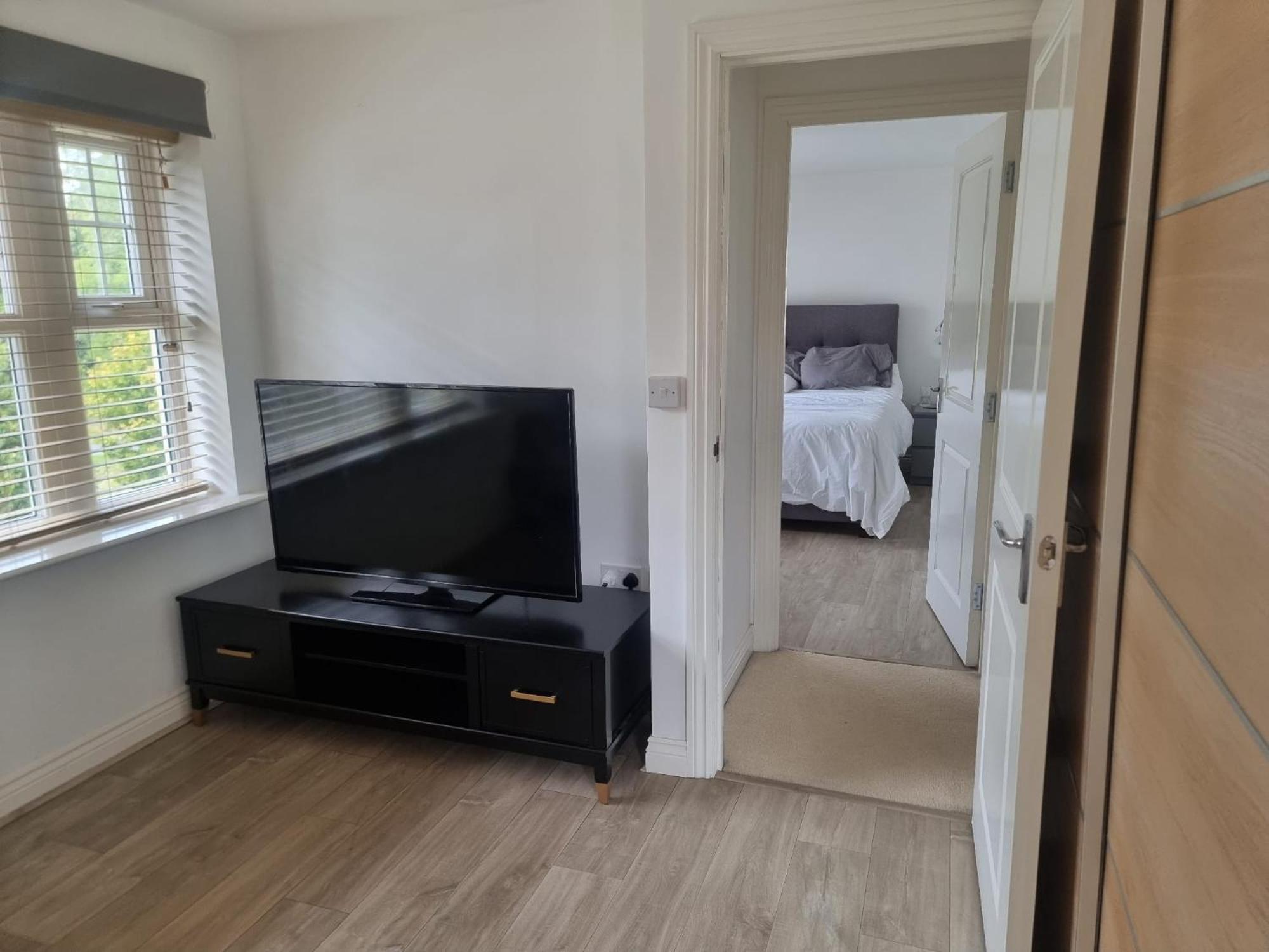 Bromley Common- Double Bedroom With En-Suite With Private Lounge In Shared Town House Exterior photo