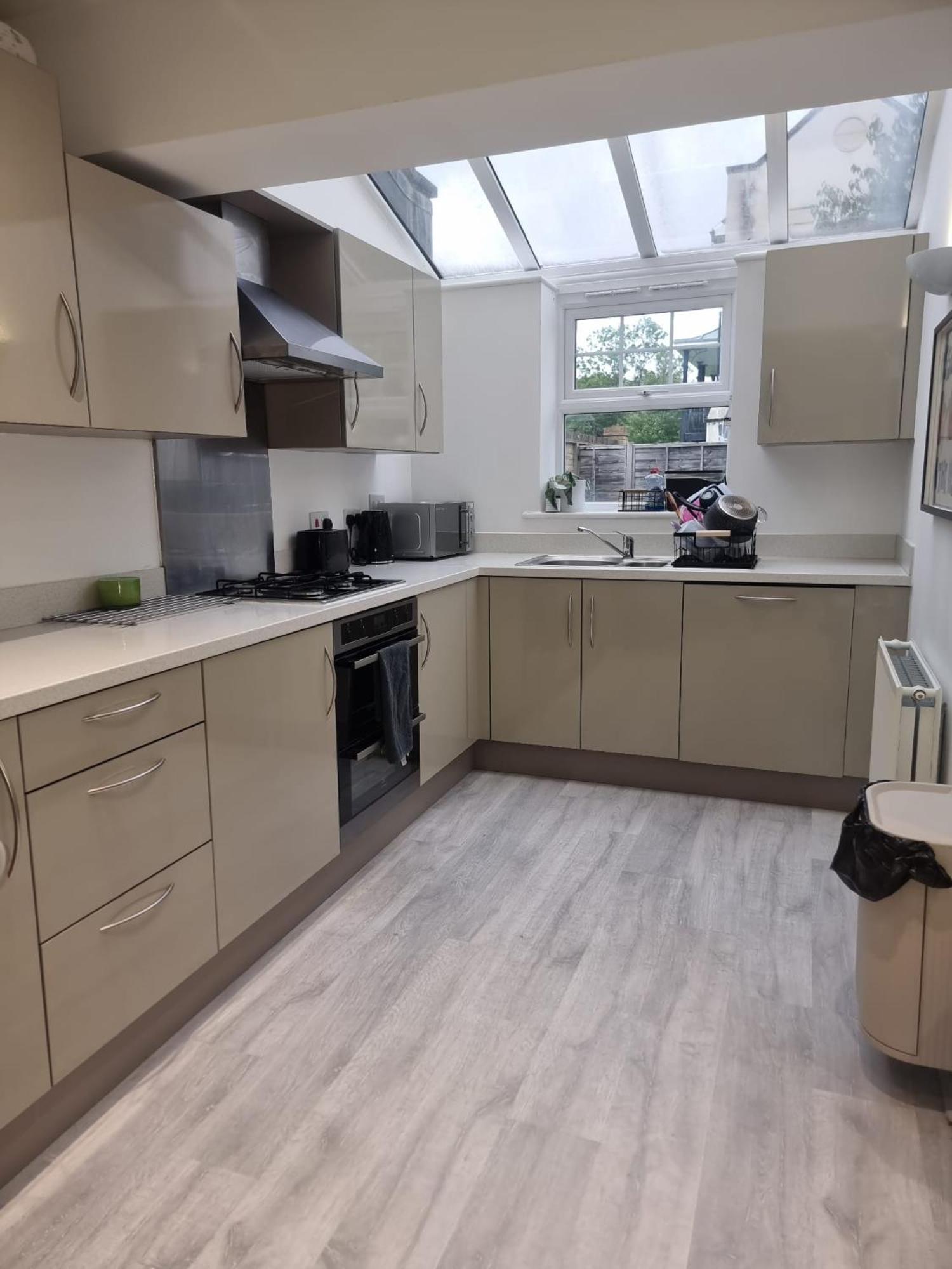 Bromley Common- Double Bedroom With En-Suite With Private Lounge In Shared Town House Exterior photo
