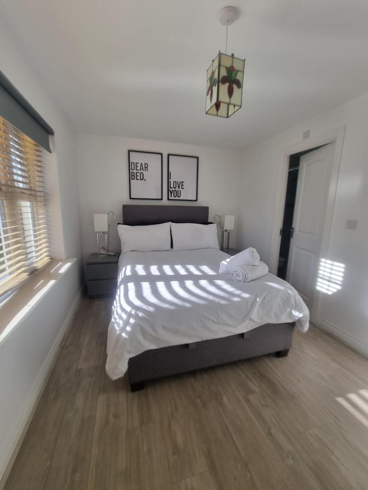 Bromley Common- Double Bedroom With En-Suite With Private Lounge In Shared Town House Exterior photo