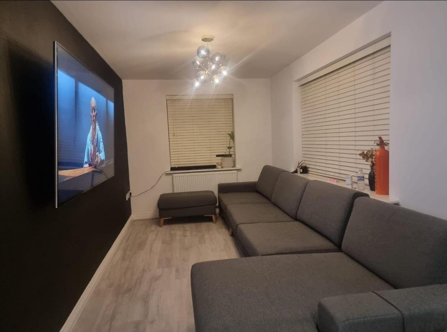 Bromley Common- Double Bedroom With En-Suite With Private Lounge In Shared Town House Exterior photo