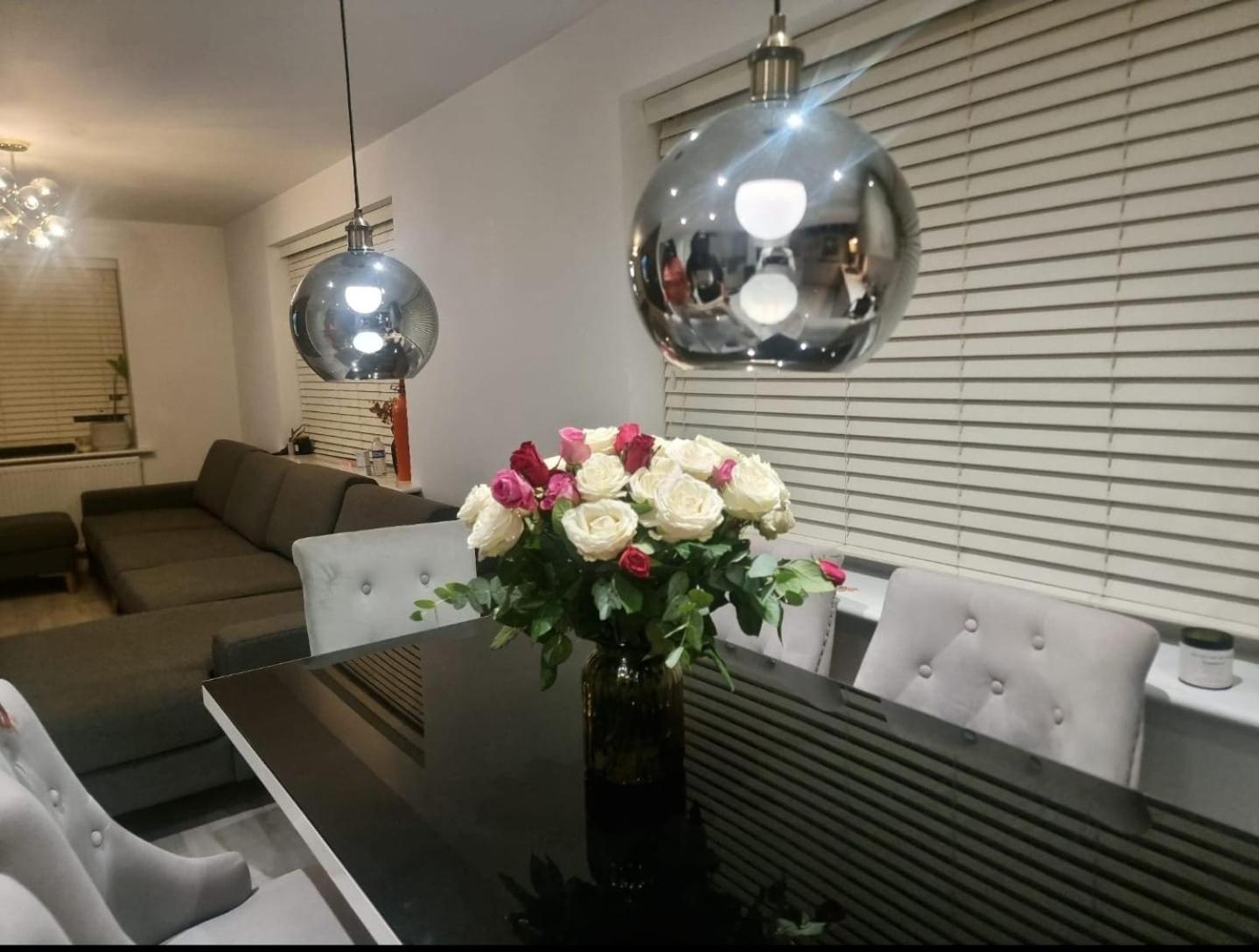 Bromley Common- Double Bedroom With En-Suite With Private Lounge In Shared Town House Exterior photo